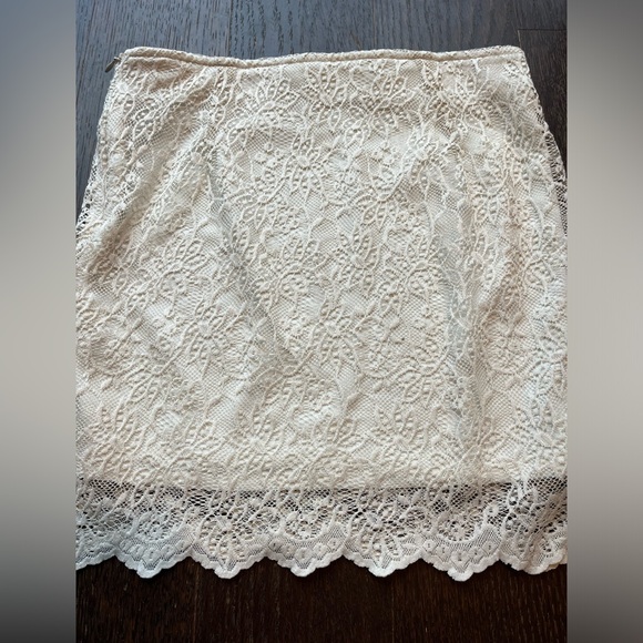 Lace Off-white fitted mini skirt Small Zara - Picture 5 of 16